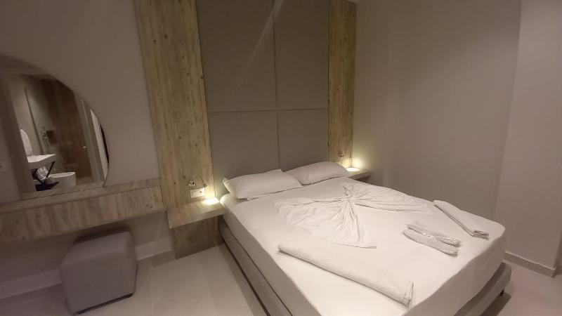 Quadruple Room with Balcony image 4