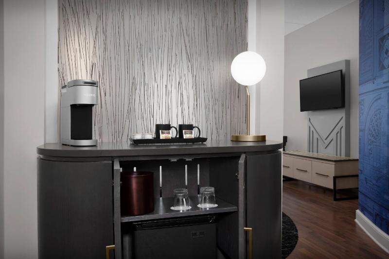 Standard King Room image 2