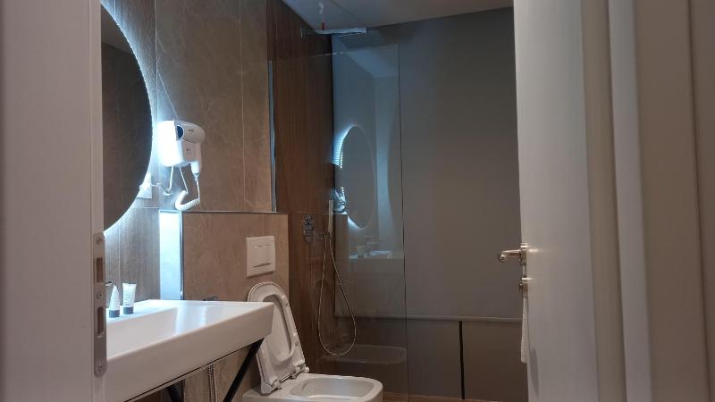 Suite with Sea View image 2