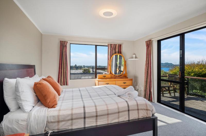 Acacia Views - Acacia Bay Holiday Home - image 4