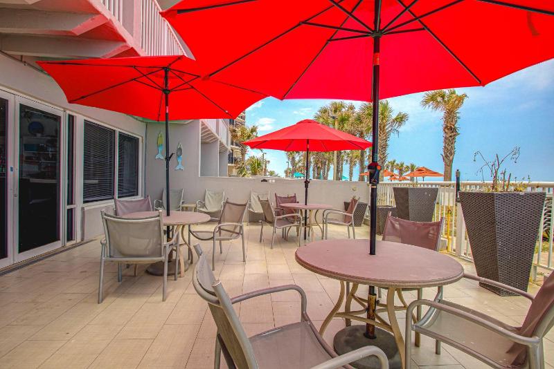 Beach House Inn with POOL & Hot Tub - image 4