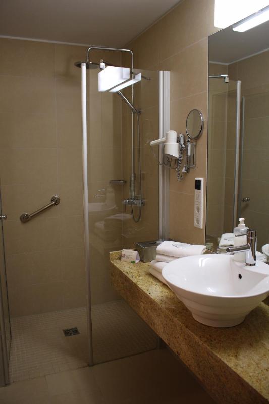 Double Room image 3