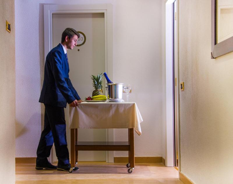 Executive Suite with Sea View image 2