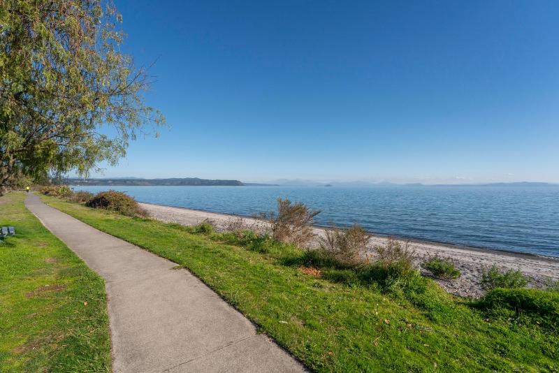 Lakefront at 5 Mile - Taupo - image 11