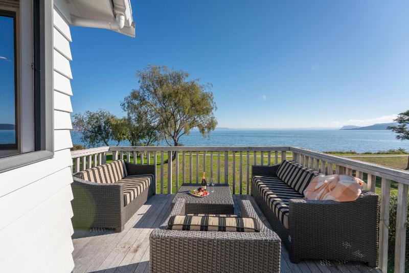 Lakefront at 5 Mile - Taupo - image 2