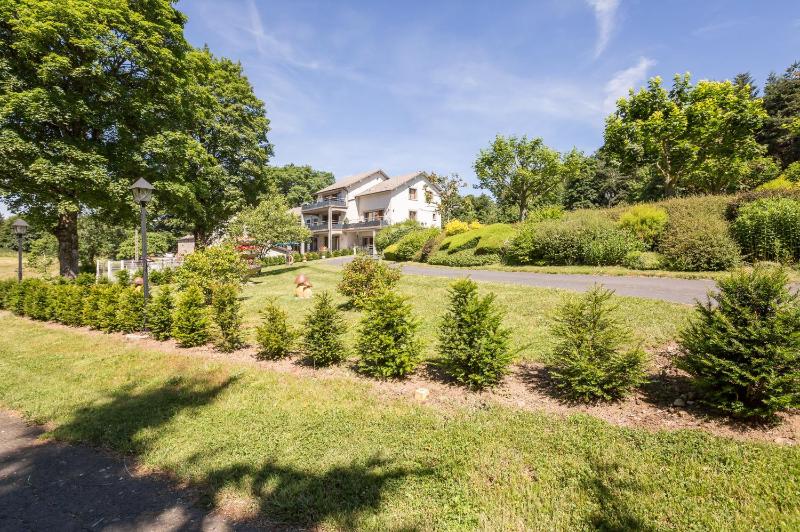 Apartment with Terrace image 3