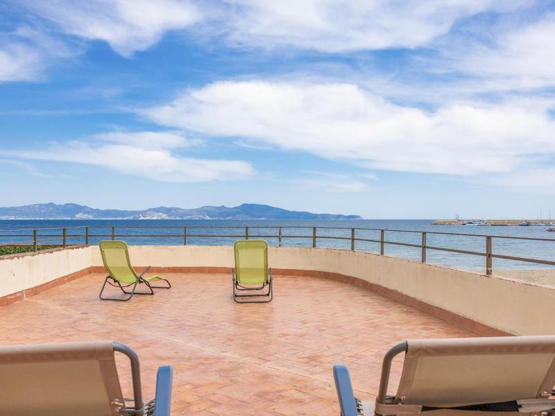 Apartamento frente a la playa con gran terraza y aparcamiento privado - ES-325-2 - image 1