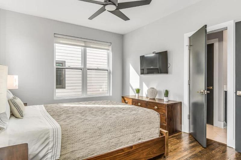Beautiful Nashville Home - Broadway Escape - image 5
