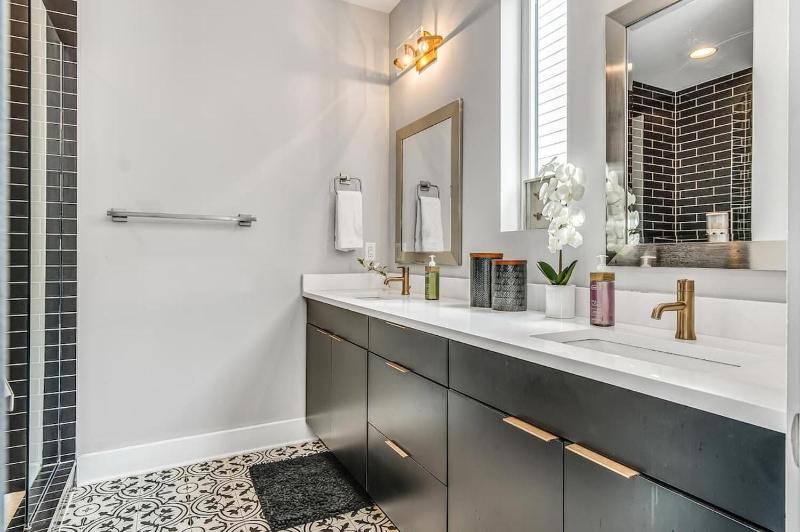 Beautiful Nashville Home - Broadway Escape - image 12