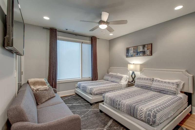Two Nashville Homes - Accommodates 24 Guests - image 15