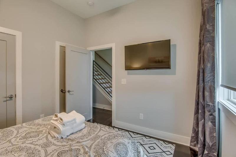 Two Nashville Homes - Accommodates 24 Guests - image 9