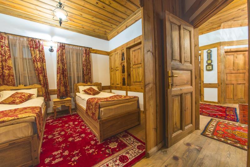 Deluxe Double or Twin Room image 1