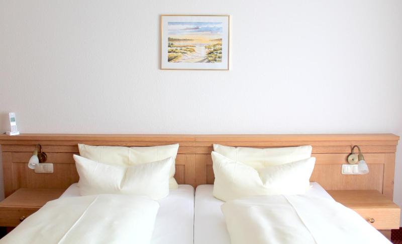 Double Room image 3