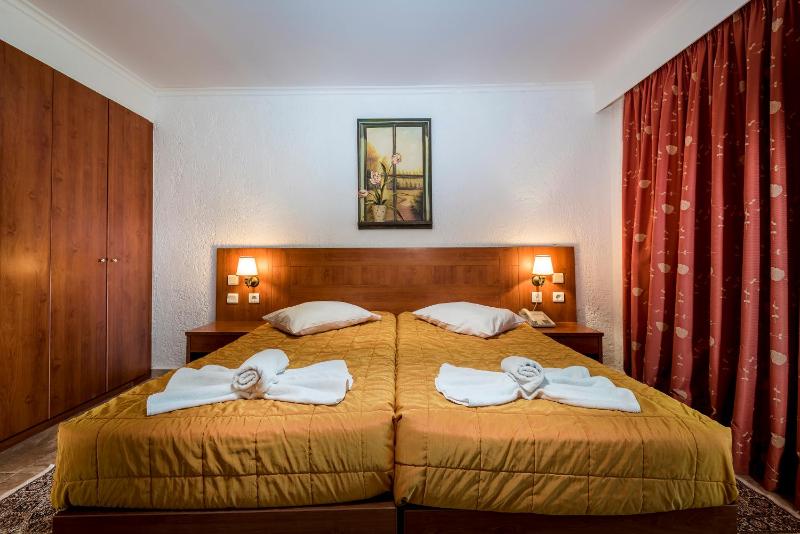 Deluxe Double Room image 4
