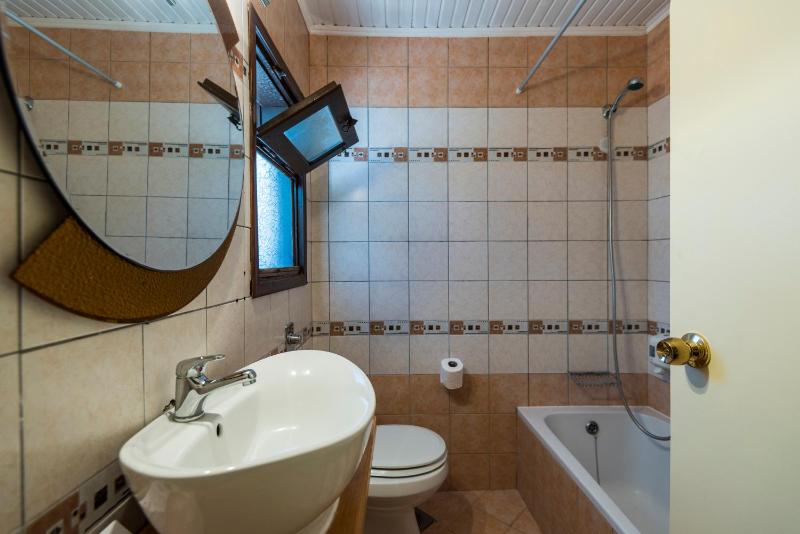 Deluxe Double Room image 2