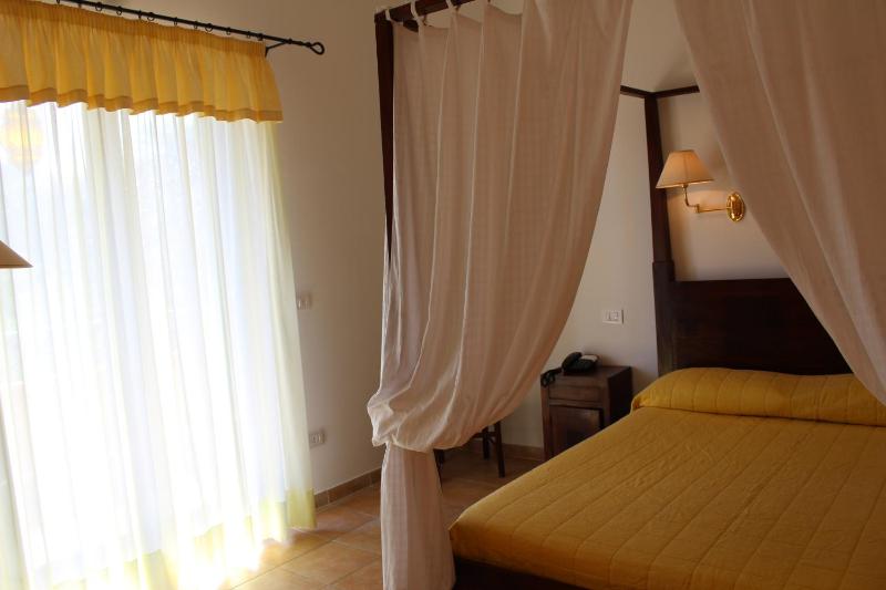 Double Room image 3