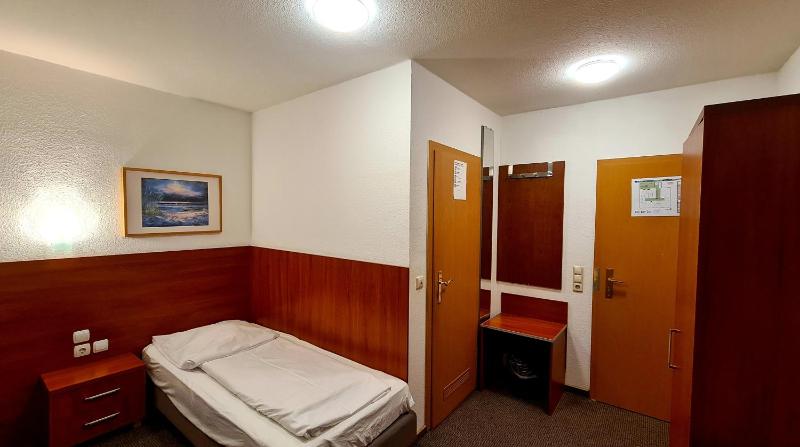 Single Room image 2