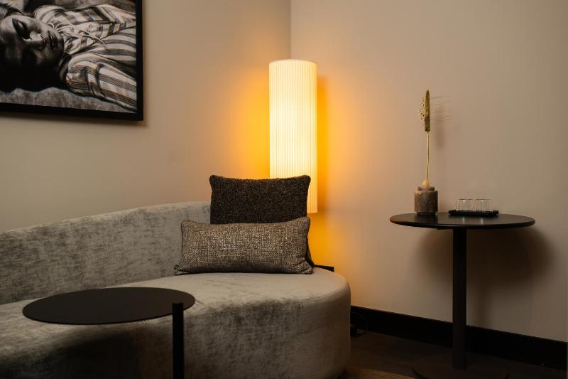 Executive room image 4