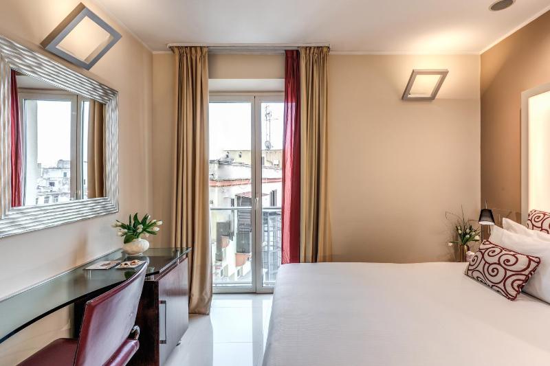 Small Double Room image 3