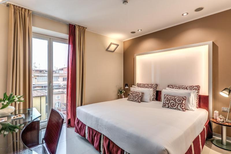 Small Double Room image 4