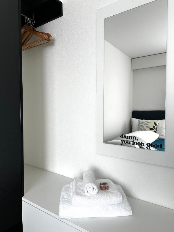 Standard Single Room with Shared Bathroom image 4