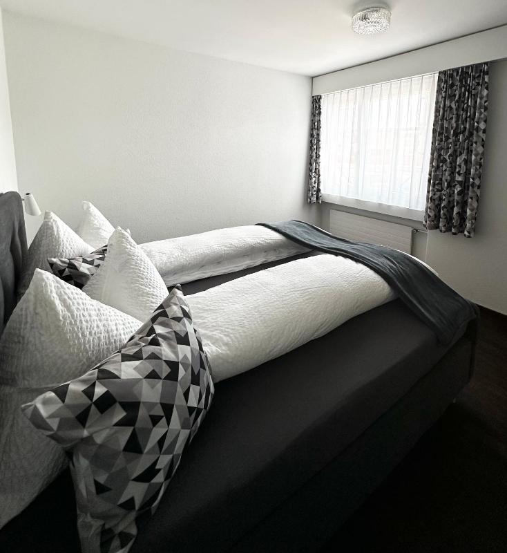 Double Room with Shared Bathroom image 2