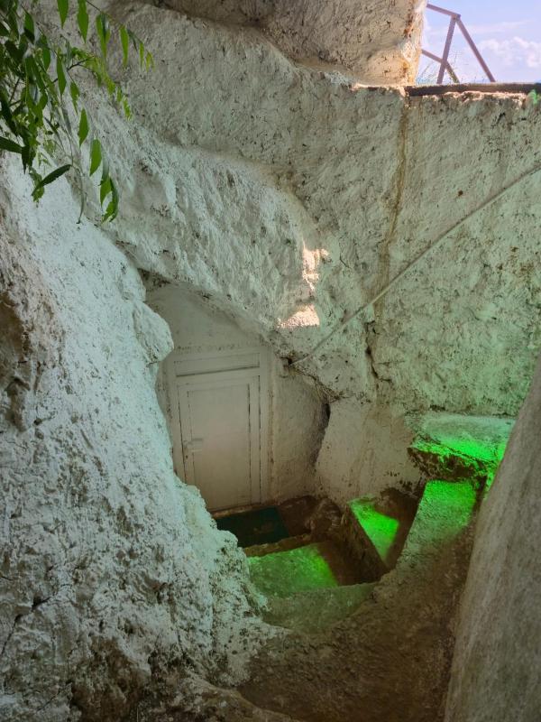Kailash villa cave cabin lake front - image 15