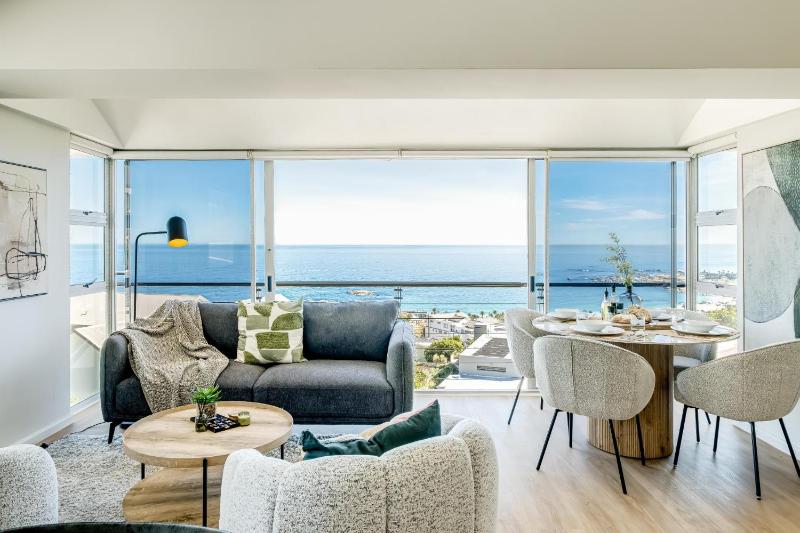 Ocean View 2 bed Apt in Camps Bay Skyline Heights - image 1
