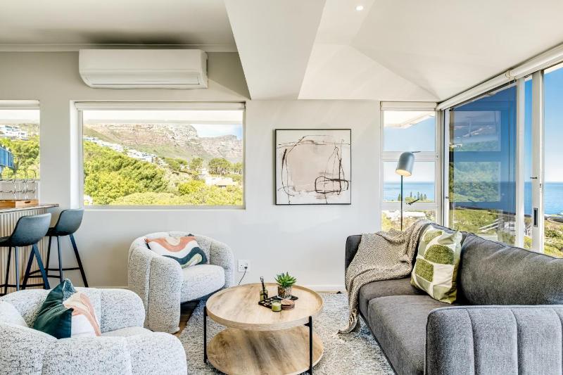 Ocean View 2 bed Apt in Camps Bay Skyline Heights - image 9