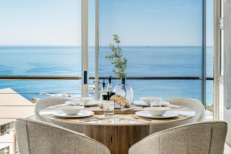 Ocean View 2 bed Apt in Camps Bay Skyline Heights - image 11