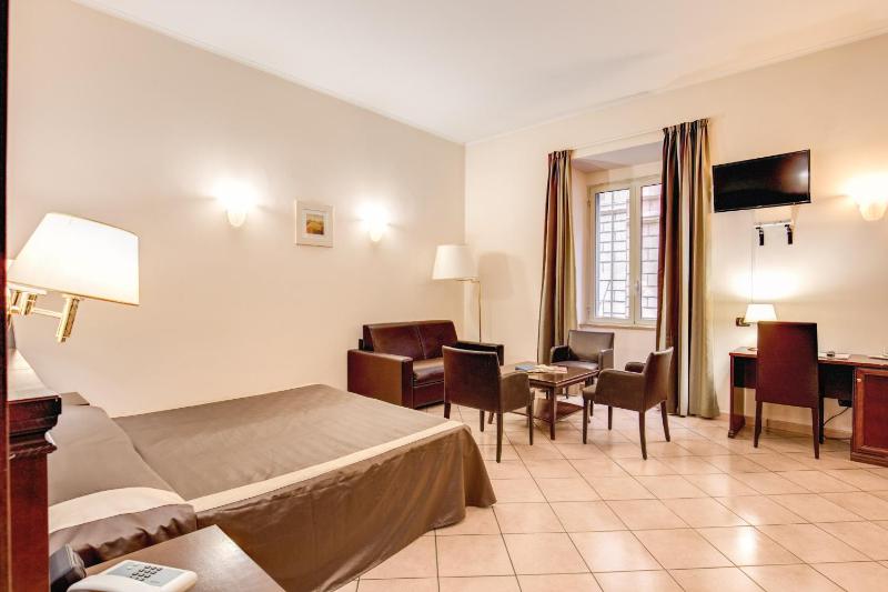 Quadruple Room image 3