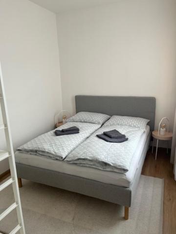 One-Bedroom Premier Apartment image 2