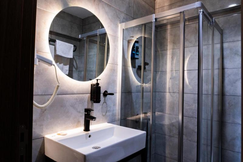 Deluxe Twin Room image 1