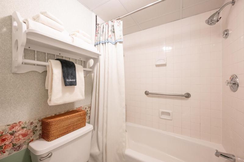 Standard Room with Two Double Beds image 3