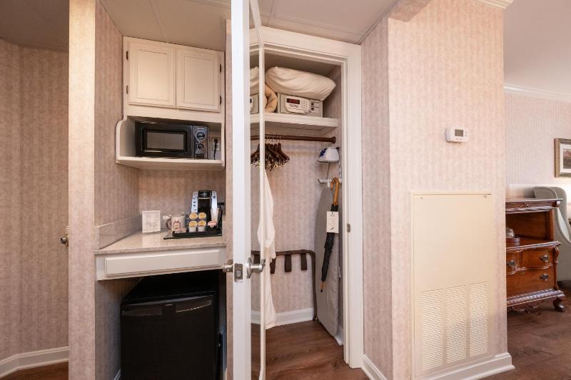 Standard Room with Two Double Beds image 2