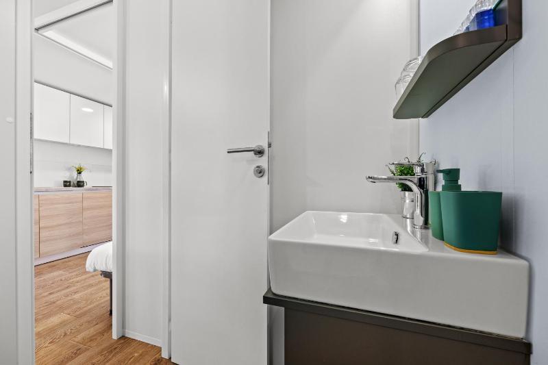 Luxury Three Bedroom Mobile Home image 4