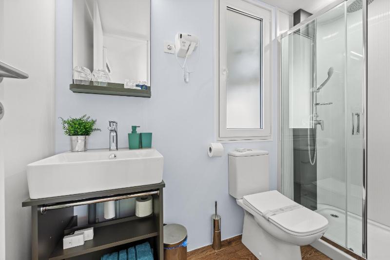 Luxury Three Bedroom Mobile Home image 3