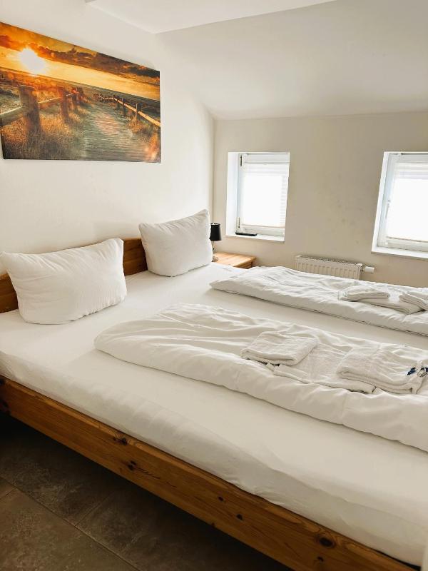 Two-Bedroom House image 4