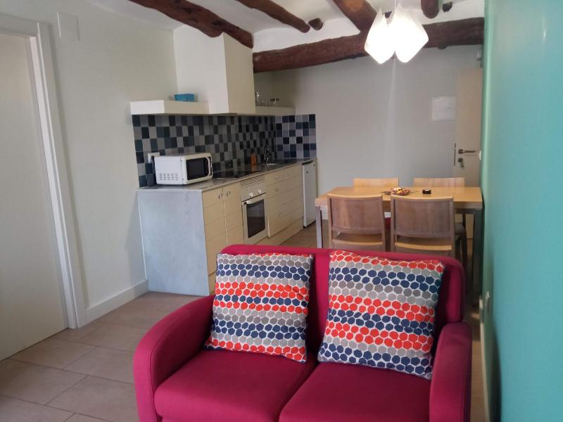 One-Bedroom Standard Apartment image 3