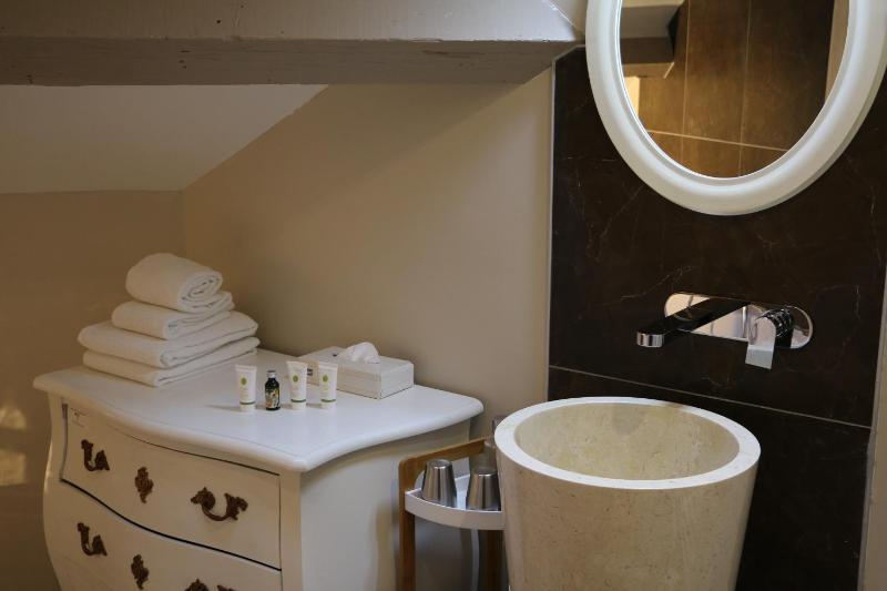 Suite - Attic image 2