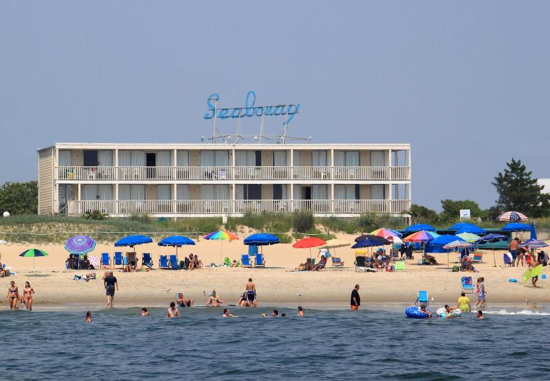 Seabonay Oceanfront Motel - image 1