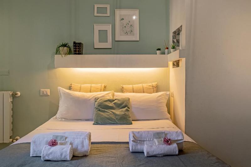 Deluxe Double Room image 4