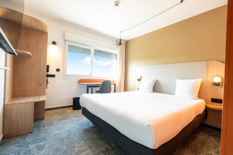 Double Room image 3