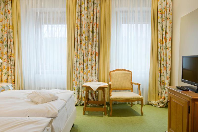 Superior Double Room image 3