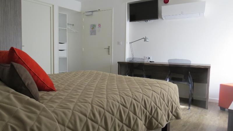 Double Room with Shower image 3