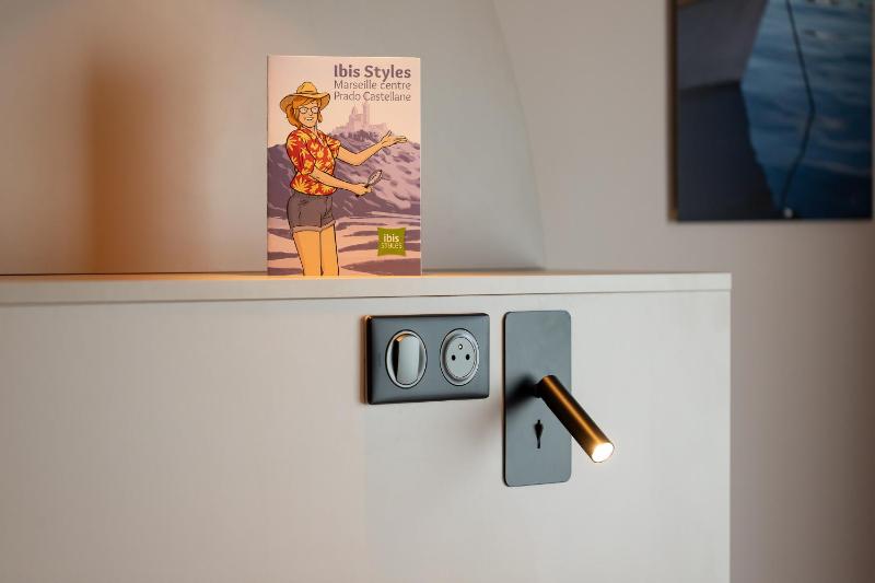 Standard Twin Room image 2