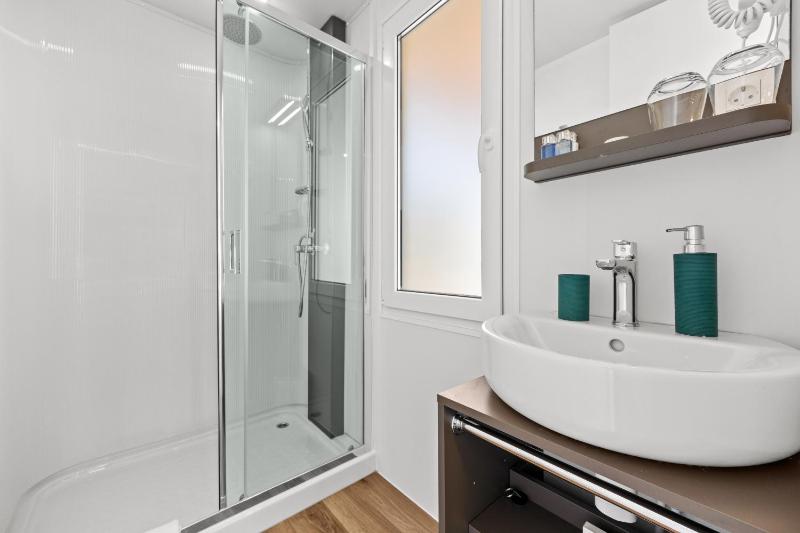 Luxury Two Bedroom Mobile Home  image 2
