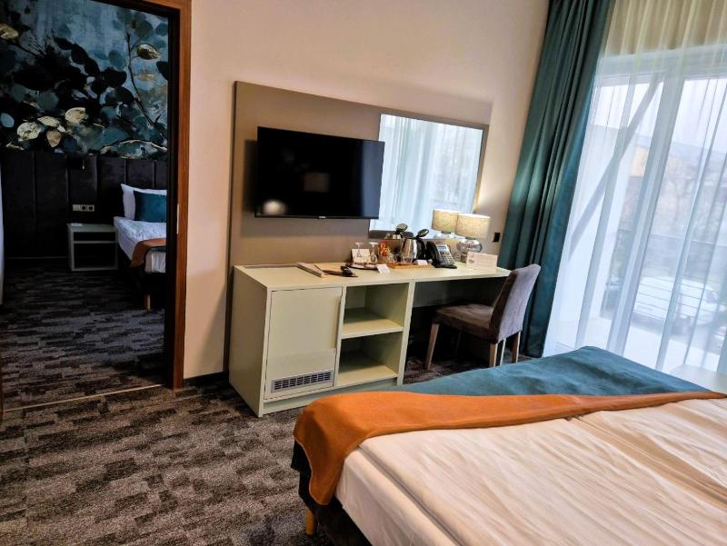Standard Double/Twin Room with Balcony image 4