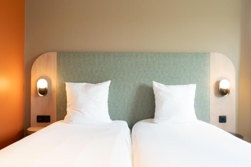 Twin Room image 1