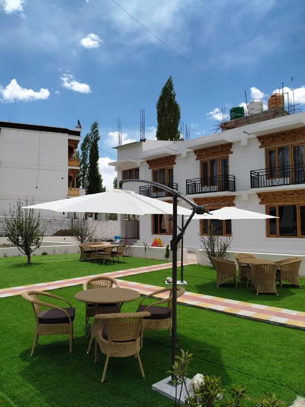 Two Flower Guest House - image 7